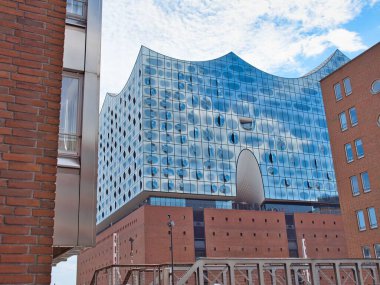 Hamburg, Almanya 'daki modern binaların düşük açılı görüntüsü