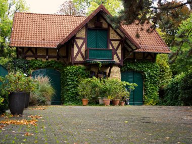 Almanya 'da Celle' de iyi restore edilmiş yarım keresteli bir ev.