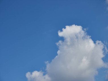 Güzel bir beyaz bulut görüntüsü