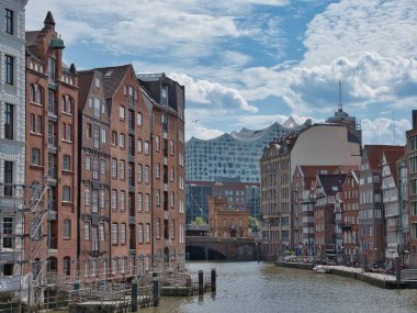 Hamburg, Almanya 'daki modern binaların düşük açılı görüntüsü