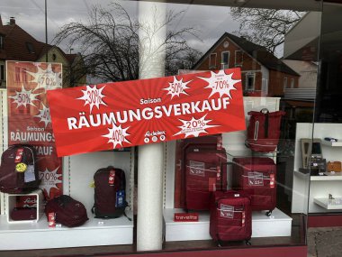 Corona tedbirleri nedeniyle devletin kapanması nedeniyle pek çok Alman dükkanında tasfiye satışı