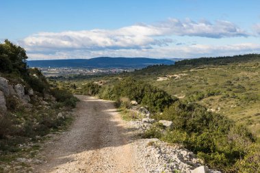 Hiking trail in the Gardiole massif in Frontignan