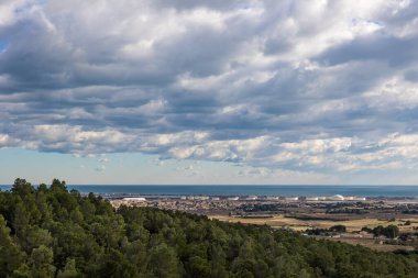 View of the city of Frontignan from the Gardiole massif