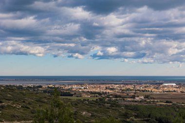 View of the city of Frontignan from the Gardiole massif