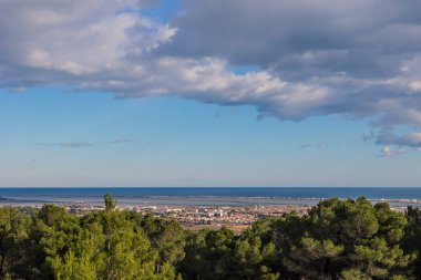 View of the city of Frontignan from the Gardiole massif