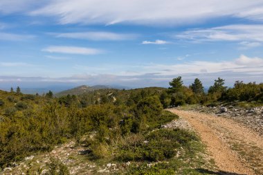 Hiking trail of Mont Saint-Baudille, on the Causse du Larzac side