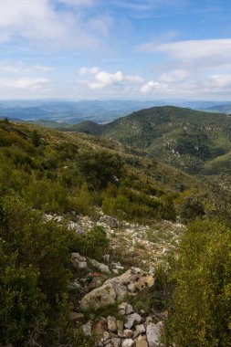Border between the Causse du Larzac and the Languedoc plain from the top of Mont Saint-Baudille