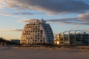 Le Poseidon building by architect Jean Balladur, on the edge of Couchant beach, at sunset