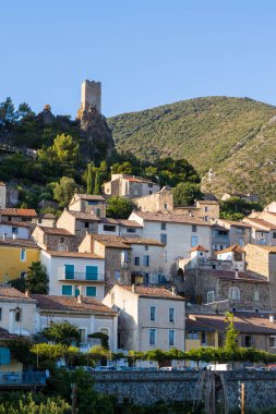 Ortaçağ köyü Roquebrun 'un Haut-Languedoc' un Bölgesel Doğal Parkı 'ndaki Ortaçağ Köyü' ne bakın.
