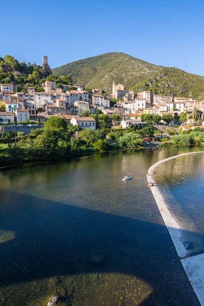 オーブ橋からの中世の村Roquebrunの昼間の景色 — ストック写真