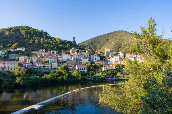 Vue Fin Journée Village Médiéval Roquebrun Bordure Orbe Dans Parc — Photo