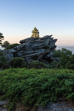 Hrault ve Haut-Languedoc Doğal Parkı 'nın ve Mont Caroux' un zirvesinden Orb Vadisi 'nin gündoğumu manzarası.