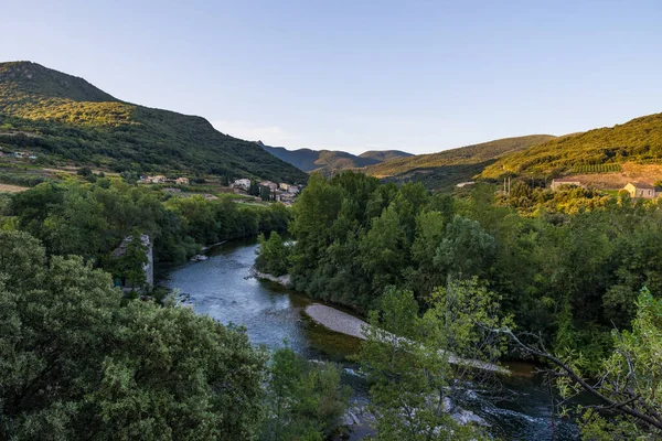 stock image View at sunset over the hamlet of Ceps on the banks of the Orb in the Haut-Languedoc Regional Nature Park