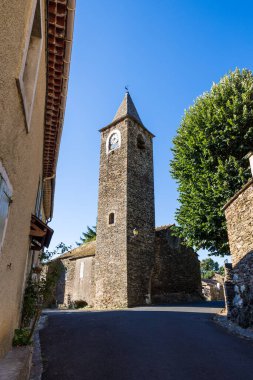 Haut-Languedoc Doğal Parkı 'ndaki Aziz-Pierre-et-Paul de Combes Kilisesi