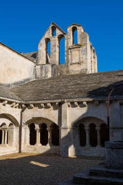 Montmajour Manastırı, Arles yakınlarında.
