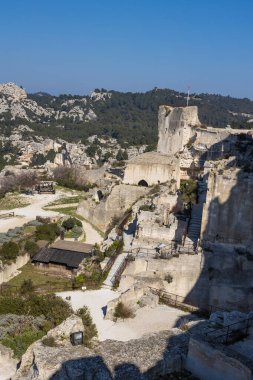 Sarasine Kulesi 'nden Baux-de-Provence şatosunun yıkıntılarının manzarası