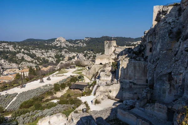 Sarasine Kulesi 'nden Baux-de-Provence şatosunun yıkıntılarının manzarası