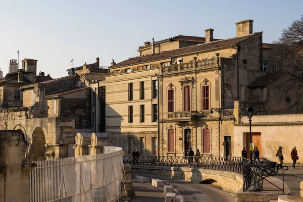 Gevel Van Oude Gebouwen Rond Het Romeinse Theater Van Arles — Stockfoto
