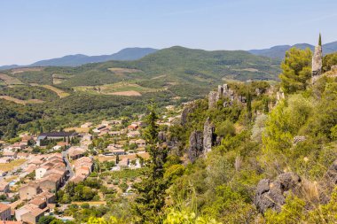 Akdeniz Bahçesinden Roquebrun 'un Dolomitik Organları