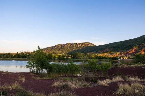 stock image View of Mount Liausson from the edge of the Salagou Lake at sunset