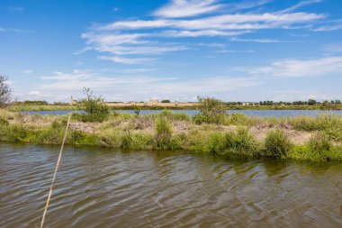 Tuz bataklıklarından Aigues-Mortes surları