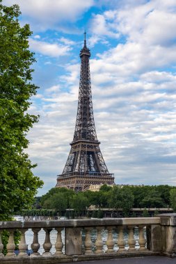 Bir-Hakeim Köprüsü 'nden Eyfel Kulesi