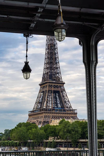 Torre Eiffel Desde Puente Bir Hakeim — Foto de Stock