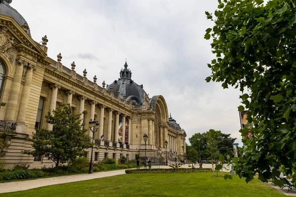 Paris 'teki Petit Palais' in muazzam girişi