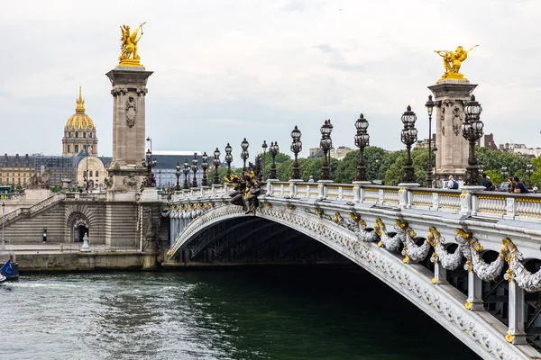 Alexandre Köprüsü Invalides Kubbesi Görünüyor — Stok fotoğraf