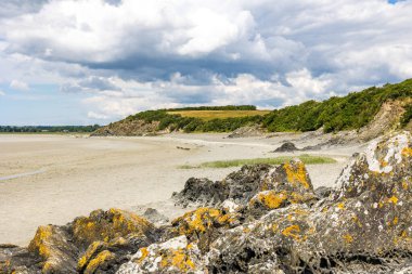 Pointe du Grouin du Sud 'dan Mont Saint-Michel Körfezi manzarası