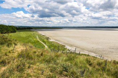 Pointe du Grouin du Sud 'dan Mont Saint-Michel Körfezi manzarası