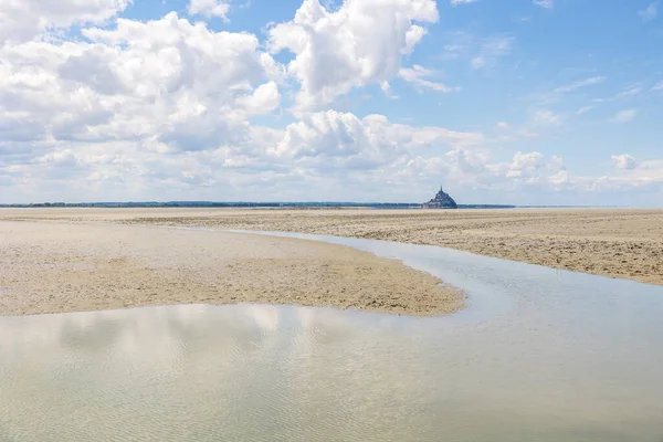 Pointe du Grouin du Sud 'dan Mont Saint-Michel' e bakın.