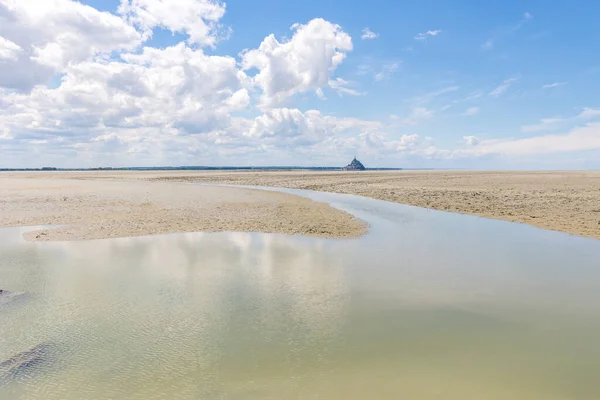 Pointe du Grouin du Sud 'dan Mont Saint-Michel' e bakın.