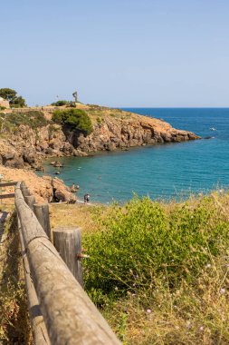 Sete 'deki Crique de l' Anau 'da banyo ve zevk tekneleri.