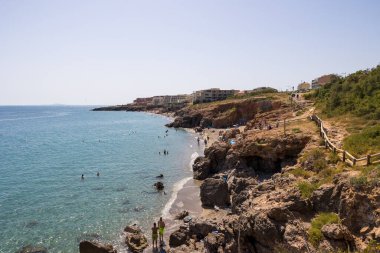 Sete 'deki Crique de l' Anau 'nun kenarındaki binalar.