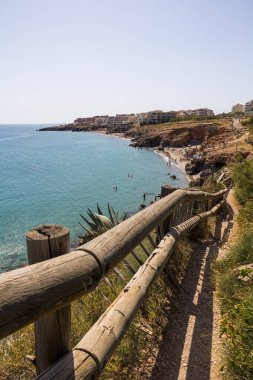 Sete 'deki Crique de l' Anau 'nun kenarındaki binalar.