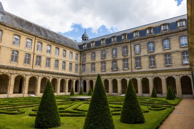 Caen 'deki Abbaye-aux-Hommes Manastırı.