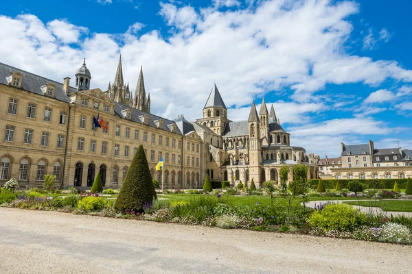 stock image View of the Abbaye-aux-Hommes and the Caen City Hall from the Esplanade Jean-Marie Louvel