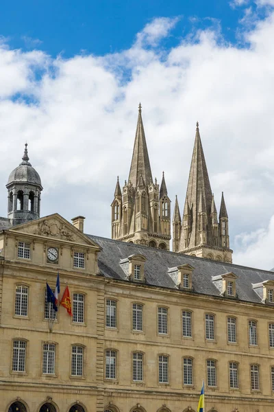 stock image View of the Abbaye-aux-Hommes and the Caen City Hall from the Esplanade Jean-Marie Louvel