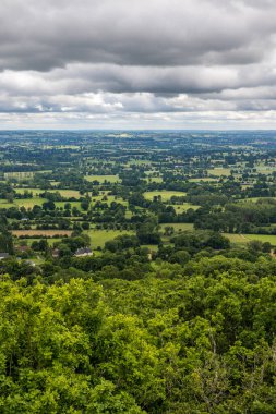 Mortain 'deki Saint-Michel Kilisesi' nden Norman kafesi manzarası.