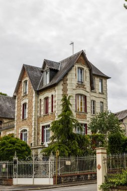 Bagnoles-de-l 'Orne' da güzel bir villanın cephesi
