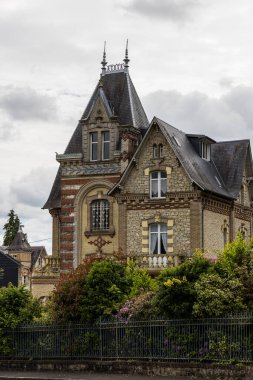 Bagnoles-de-l 'Orne' da güzel bir villanın cephesi