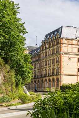 Bagnoles-de-l 'Orne Oteli' nin devasa binası.