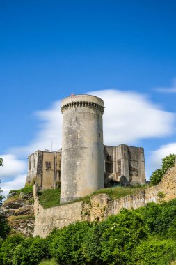 Falaise 'deki Fatih William Kalesi' nin bulutlu havasından sonra uzun pozlama manzarası
