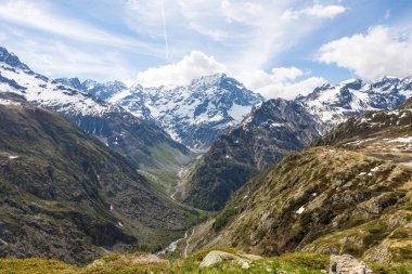 Valgaudemar Vadisi 'ndeki Lauzon Gölü' nün yürüyüş parkurlarından Gioberney Sirki.