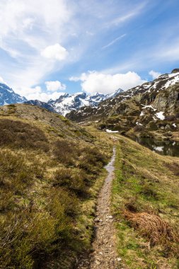 Lauzon Gölü Massif des Ecrins 'de Gioberney Sirki ile çevrilidir.