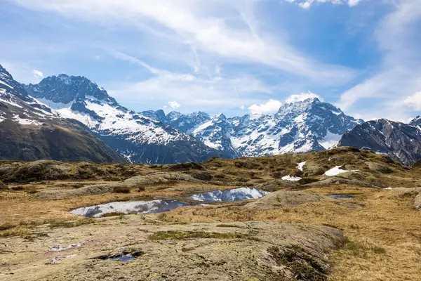 stock image Summit and glaciers of Sirac from the plateau of Lake Lauzon in the Valgaudemar Valley