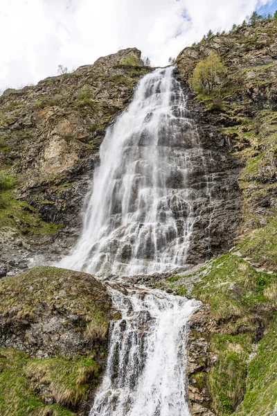 stock image Waterfall of the Voile de la Mariee, at the entrance of the Cirque du Gioberney in the Valgaudemar Valley