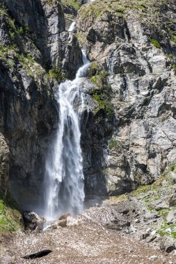 İlkbaharda Valgaudemar Vadisi 'ndeki Casset Şelalesi' nde kar eriyince...