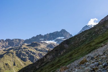 Yürüyüş parkurundan Valgaudemar Vadisi 'ndeki Refuge de Chabourneou' ya kadar...